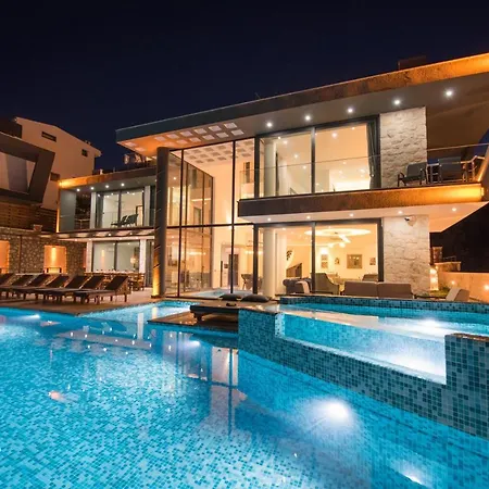 Unlimited 2 Luxury 6 Bedroom